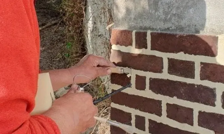 Rénovation et teinte d un ancien mur en briques