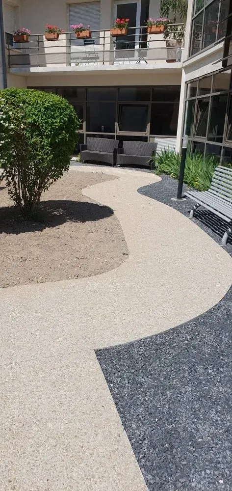 Pose d'un béton désactivé dans un EHPAD troyen (9)