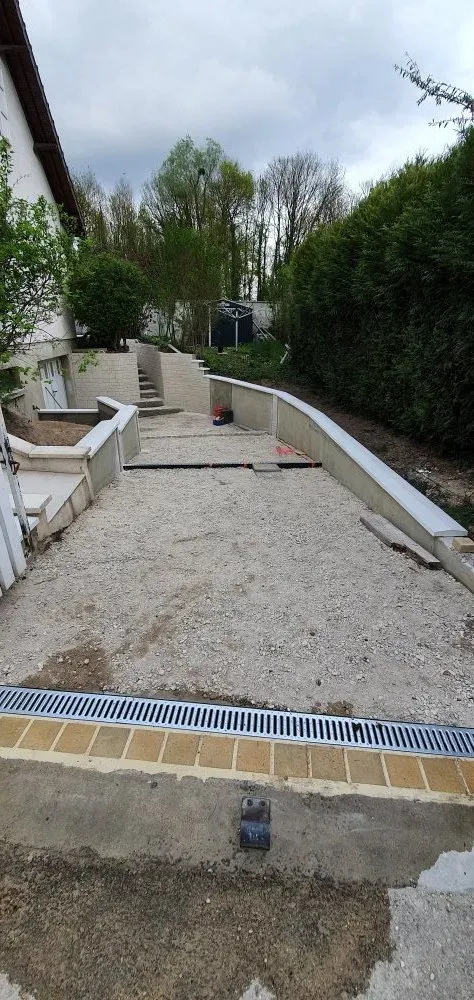 Rénovation d'une cour avec Création de puisards chez un particulier près de Troyes (6)