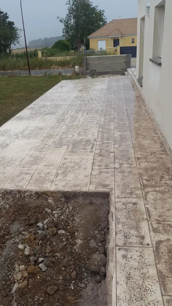 Création d'une terrasse en béton décoratif dans une maison individuelle près de Troyes (3)