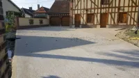 Création d'une cour en béton désactivé dans une maison individuelle vers Troyes (3)