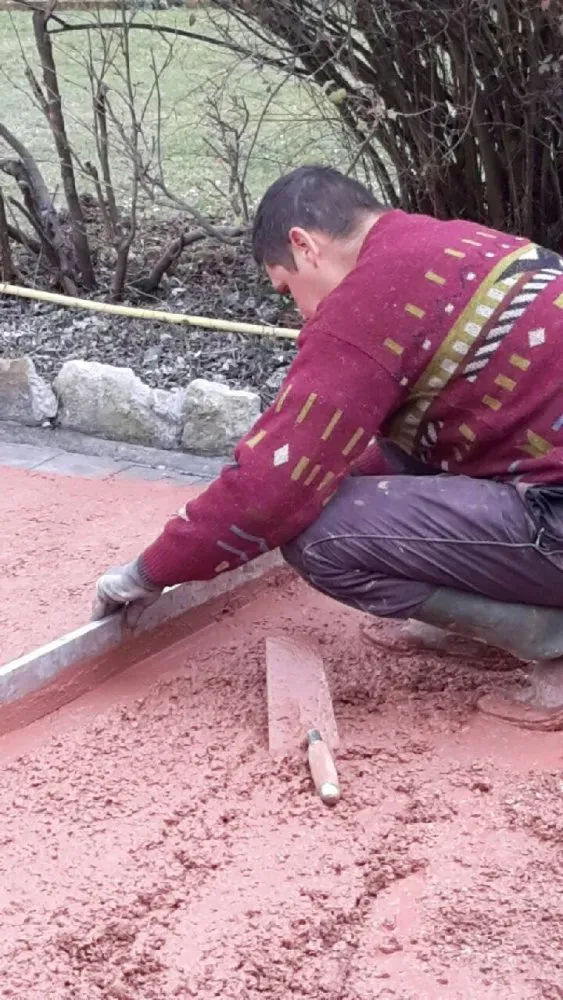 Aménagement d'une cour en béton désactivé dans une maison individuelle vers Troyes (2)