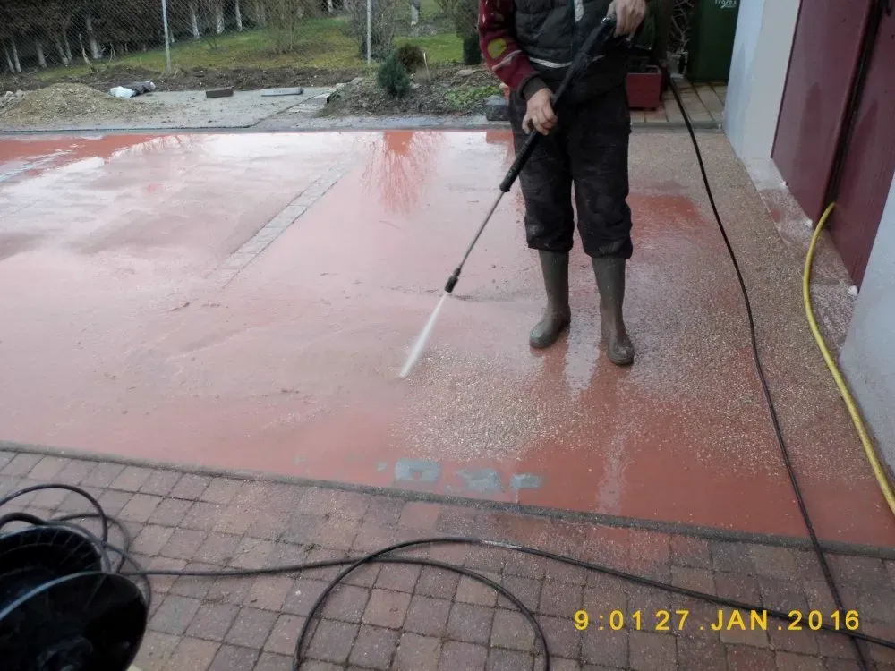 Aménagement d'une cour en béton désactivé dans une maison individuelle vers Troyes (4)