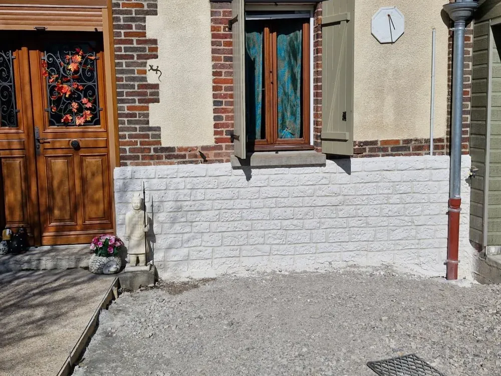 Réalisation d'un sous bassement en crépis sculpté chez un particulier dans la region de Troyes
