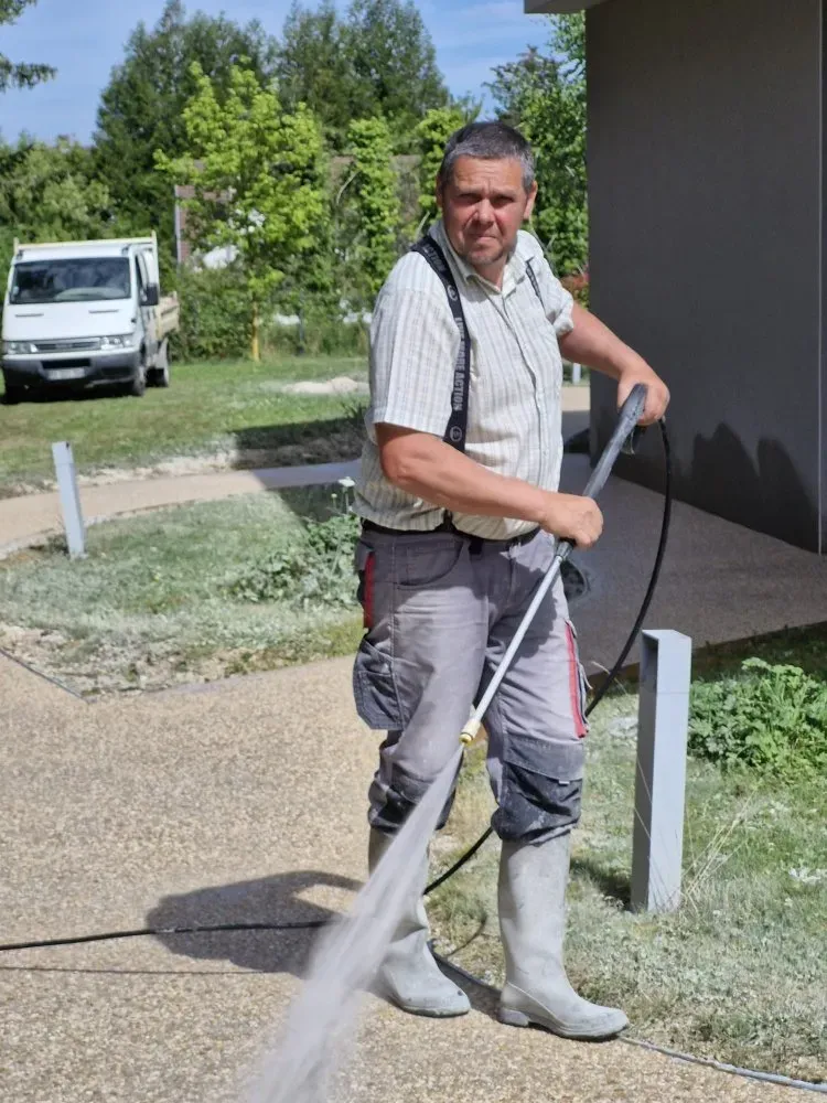 Pose d'un béton désactivé dans un EHPAD de la région de Troyes (4)